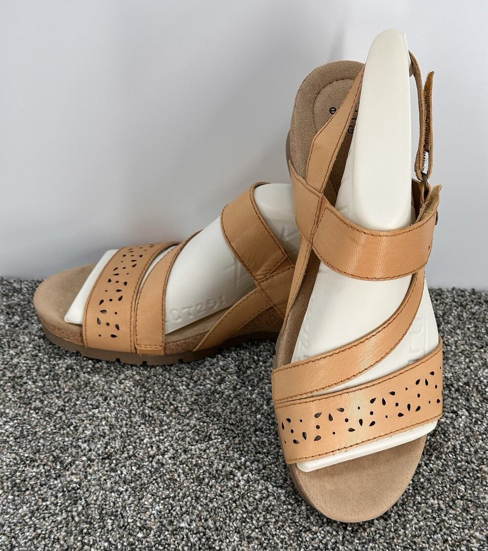 Earth Origins Kendra Khloe Ginger Spice Womens SZ 9 Sandals NWOB Comfort Strappy